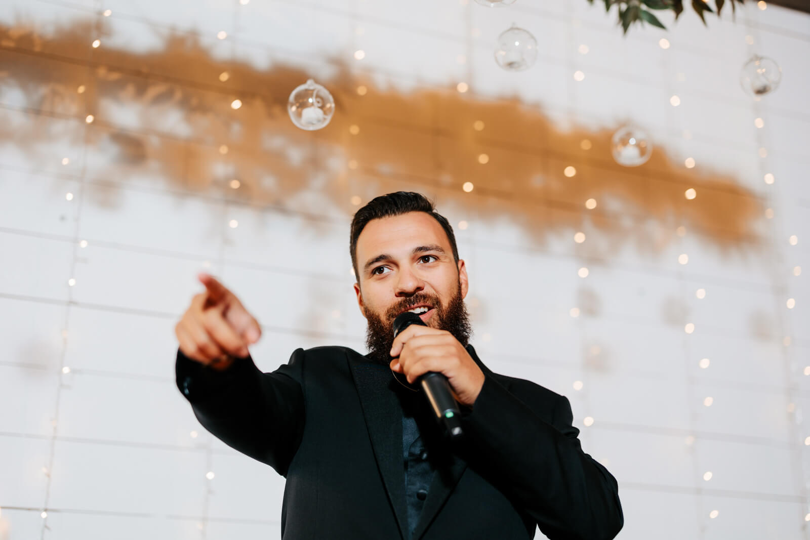 Guest giving energetic wedding speech with sparkle effect at winery reception
